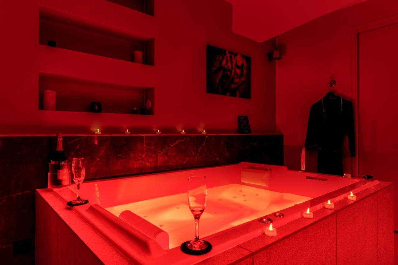 Les Gites De Laure - O Lit Divin, Instant De Volupte, Balneo Sauna, Climatisation, Netflix, 160M De La Cite Medievale Каркассонн Екстер'єр фото