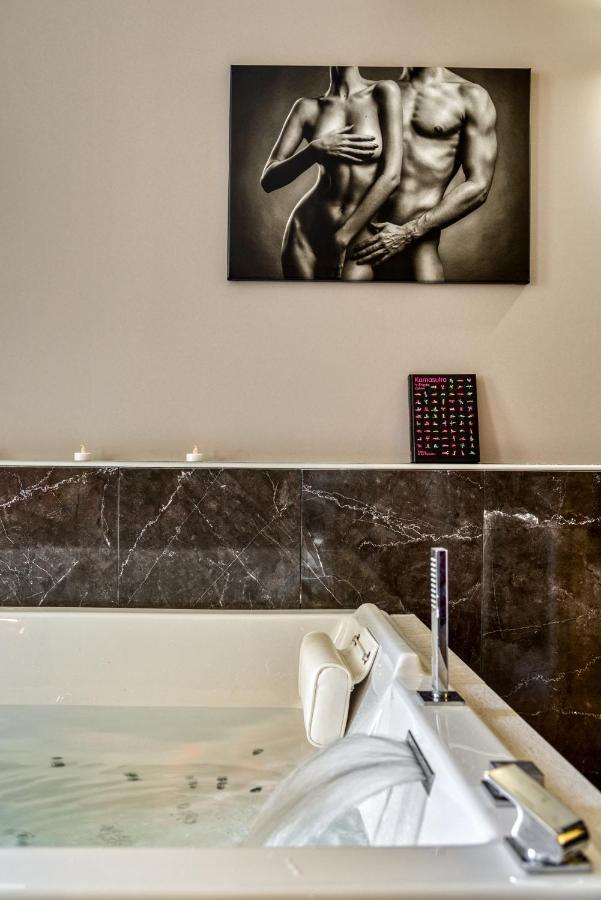 Les Gites De Laure - O Lit Divin, Instant De Volupte, Balneo Sauna, Climatisation, Netflix, 160M De La Cite Medievale Каркассонн Екстер'єр фото